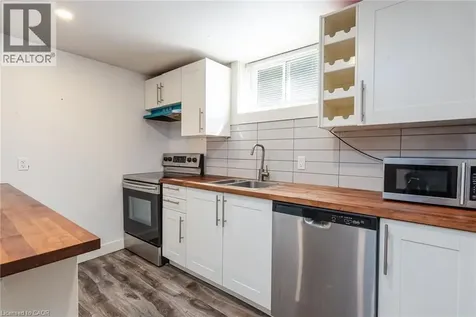 40 Woodland Avenue Kitchener ON N2M 3G7