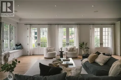 147 Beverly Court Ancaster ON L9G 1B9