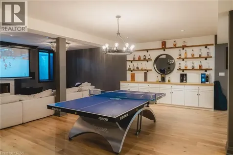 147 Beverly Court Ancaster ON L9G 1B9