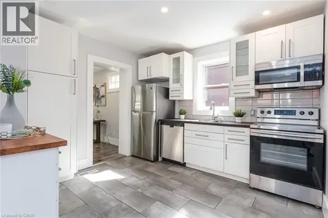 40 Woodland Avenue Kitchener ON N2M 3G7