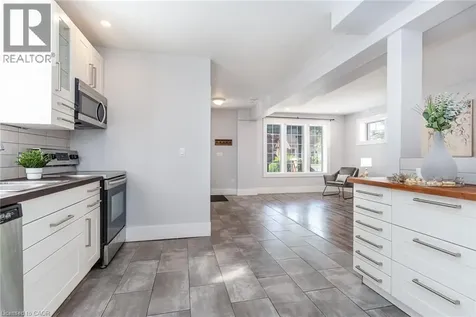 40 Woodland Avenue Kitchener ON N2M 3G7