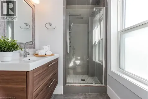 40 Woodland Avenue Kitchener ON N2M 3G7