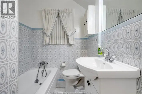 2279 Lillian Avenue Windsor ON N8X 4B1
