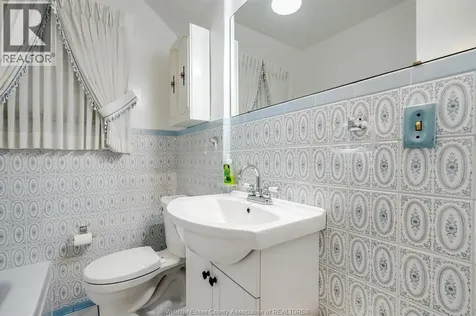 2279 Lillian Avenue Windsor ON N8X 4B1