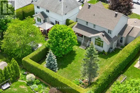 16 Forest Creek Drive Ottawa ON K2S 1L6