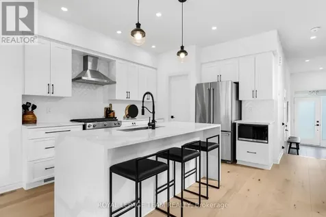 808 Chipping Circle Ottawa ON K4M 0E7