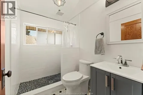 71 Pearl Street West Kingsville ON N9Y 1V5