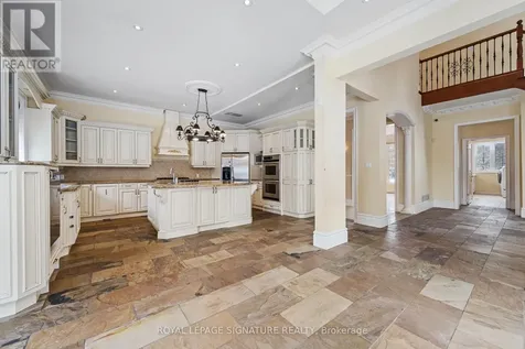 8 Elia Drive Whitchurch-stouffville ON L4A 7X5