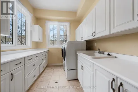 8 Elia Drive Whitchurch-stouffville ON L4A 7X5