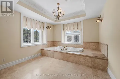 8 Elia Drive Whitchurch-stouffville ON L4A 7X5