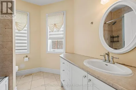 8 Elia Drive Whitchurch-stouffville ON L4A 7X5