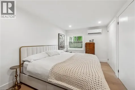 1182 Linbrook Road Oakville ON L6J 2L4