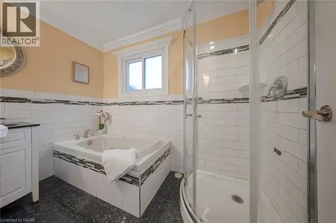 124 Dunsmere Drive Kitchener ON N2E 1V7