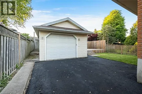 124 Dunsmere Drive Kitchener ON N2E 1V7