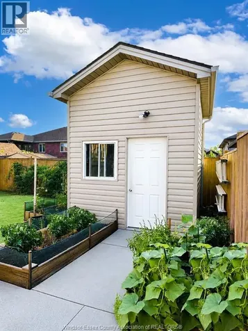 1939 Everts Avenue Windsor ON N9B 0B6