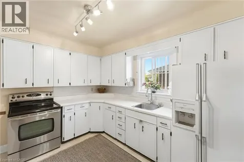 54 Randall Avenue Hamilton ON L8G 2K9