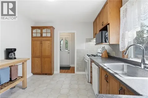 764 Brucedale Avenue East Hamilton ON L8V 1R9