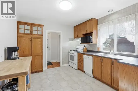 764 Brucedale Avenue East Hamilton ON L8V 1R9