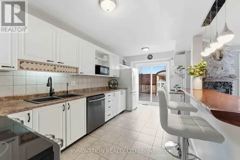 5 Harrington Court Ottawa ON K2K 2S7