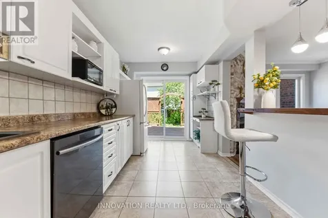 5 Harrington Court Ottawa ON K2K 2S7