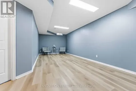5 Harrington Court Ottawa ON K2K 2S7