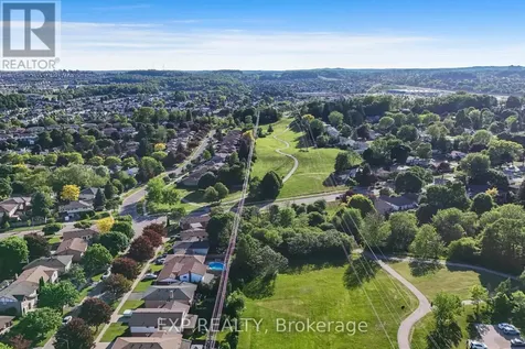 124 Dunsmere Drive Kitchener ON N2E 1V7