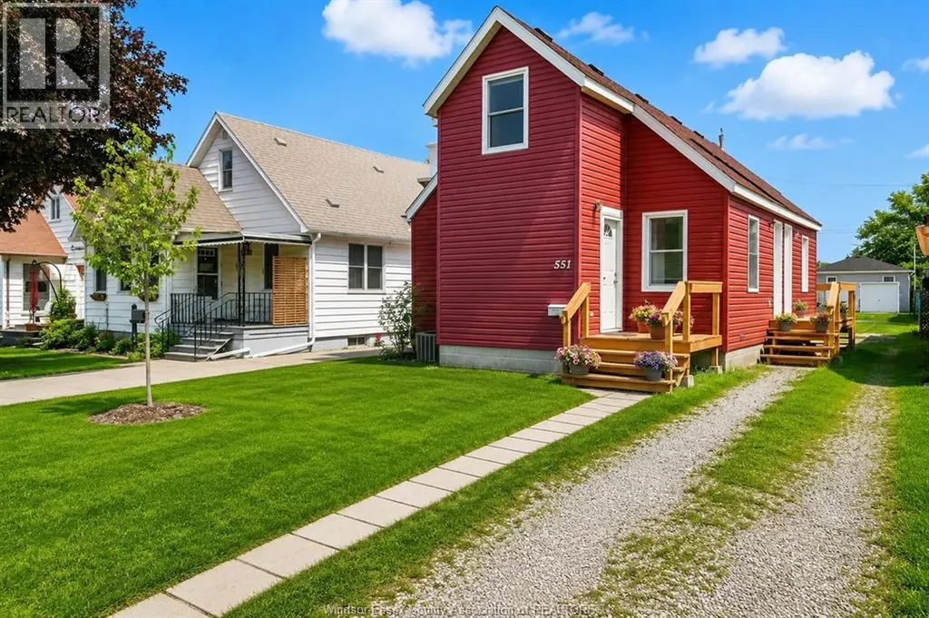 551 Hildegarde Street Windsor ON N8X 2Z4