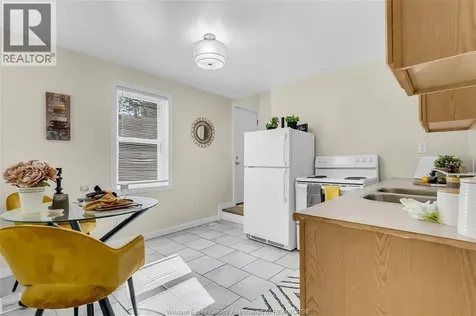 551 Hildegarde Street Windsor ON N8X 2Z4