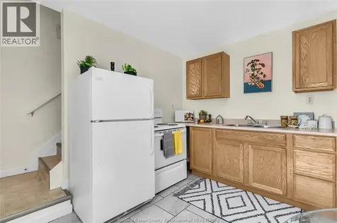 551 Hildegarde Street Windsor ON N8X 2Z4