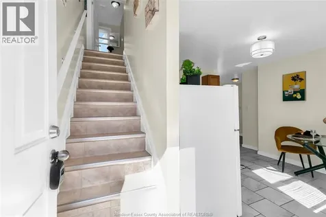 551 Hildegarde Street Windsor ON N8X 2Z4