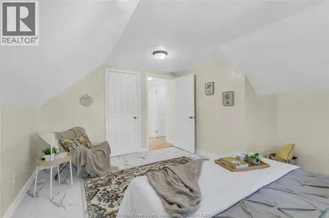 551 Hildegarde Street Windsor ON N8X 2Z4