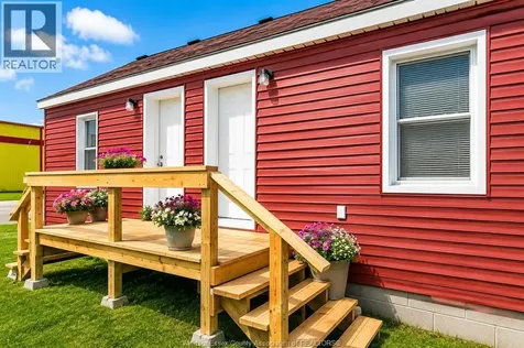 551 Hildegarde Street Windsor ON N8X 2Z4