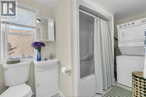 551 Hildegarde Street Windsor ON N8X 2Z4