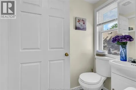 551 Hildegarde Street Windsor ON N8X 2Z4