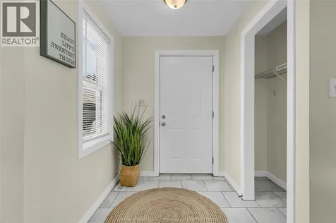 551 Hildegarde Street Windsor ON N8X 2Z4