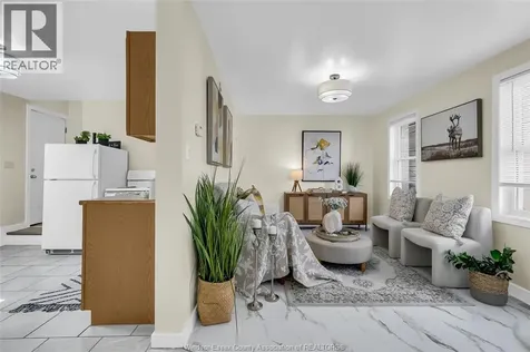 551 Hildegarde Street Windsor ON N8X 2Z4