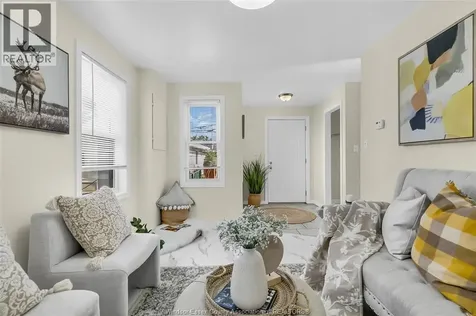 551 Hildegarde Street Windsor ON N8X 2Z4