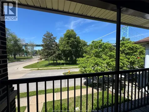 290 Vista Windsor ON N9B 1H9
