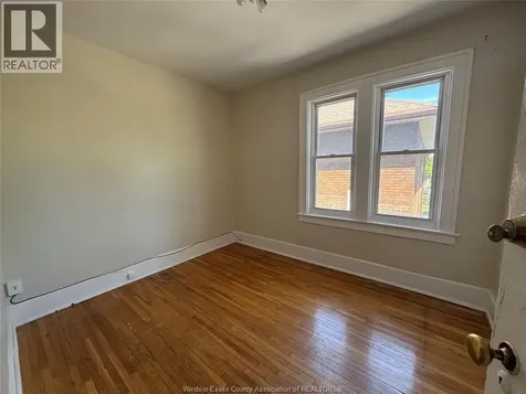 290 Vista Windsor ON N9B 1H9