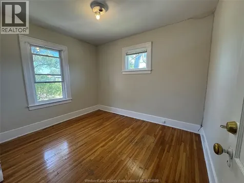 290 Vista Windsor ON N9B 1H9