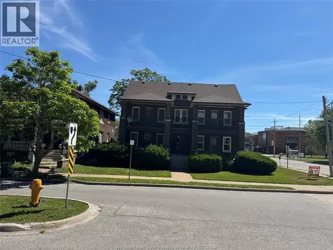 290 Vista Windsor ON N9B 1H9