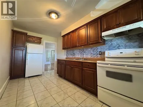 290 Vista Windsor ON N9B 1H9
