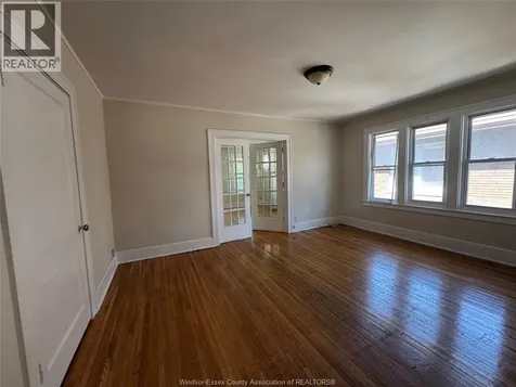 290 Vista Windsor ON N9B 1H9