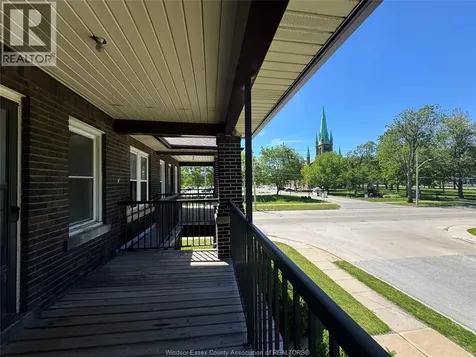 290 Vista Windsor ON N9B 1H9