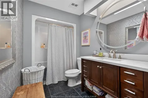 4333 Golfcourse Windsor ON N9G 2P4