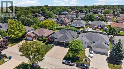 4333 Golfcourse Windsor ON N9G 2P4