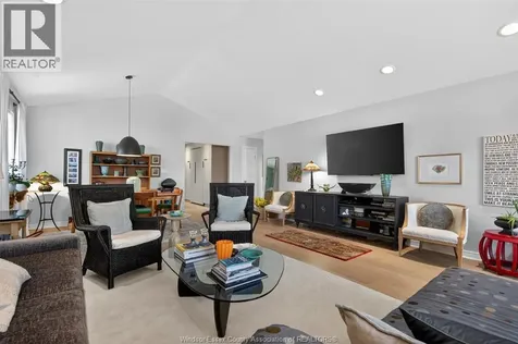 4333 Golfcourse Windsor ON N9G 2P4