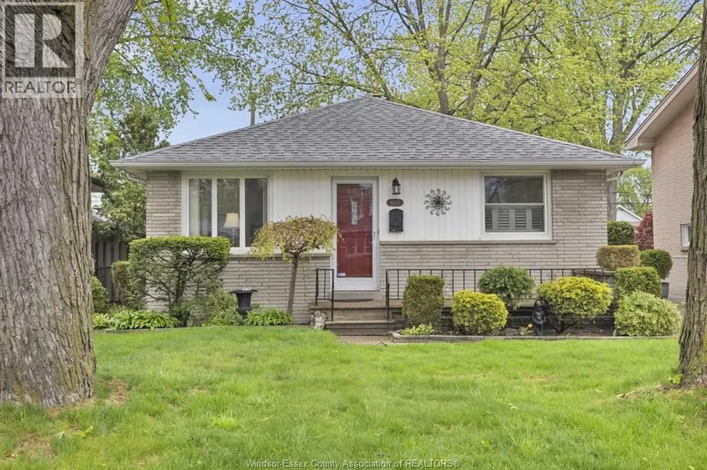 1028 Virginia Windsor ON N8S 2Y7