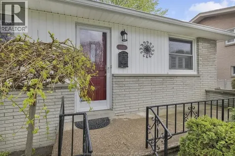 1028 Virginia Windsor ON N8S 2Y7