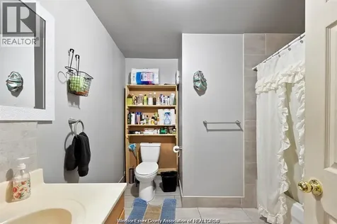 4 Hazelton Street Leamington ON N8H 1B6